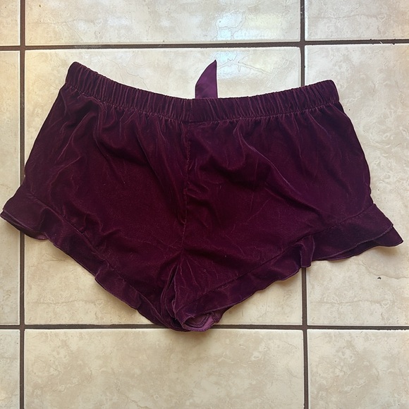 Victoria Secret velvet shorts size medium - Picture 6 of 7